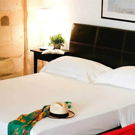 Sacre Bleu Gasthuis Lecce