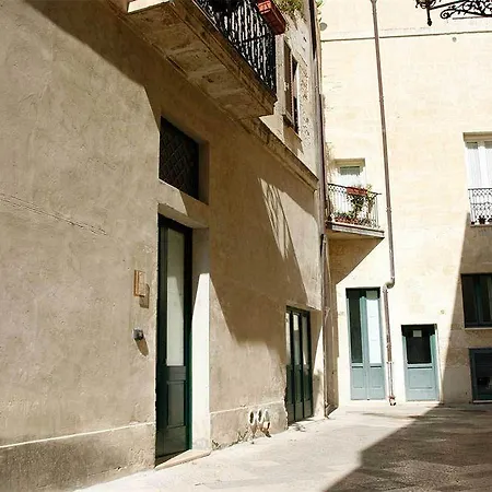 Sacre Bleu Apartments 3*