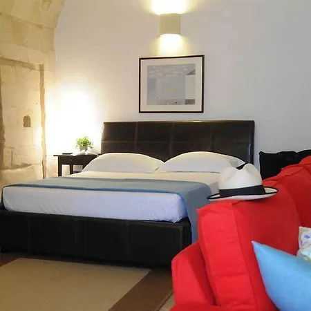 Sacre Bleu Apartments