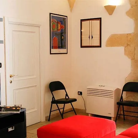 Sacre Bleu Apartments Guest house
