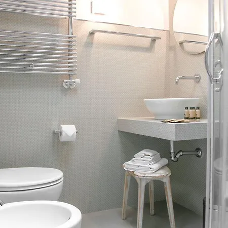 Sacre Bleu Apartments 3*